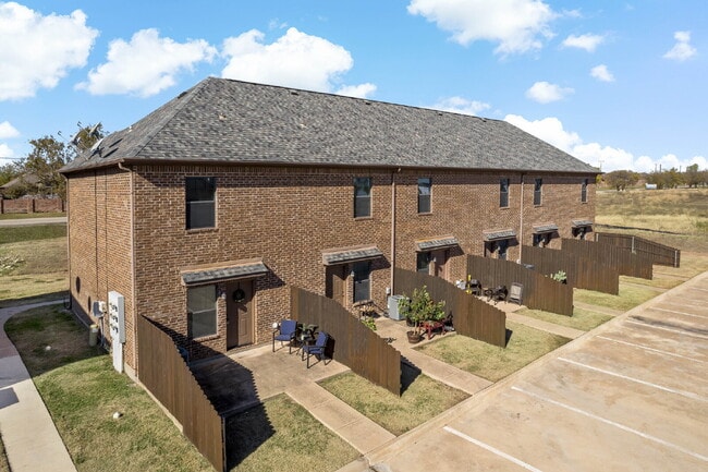 Building Photo - "Modern 2 Bed, 1.5 Bath Condo in Sanger, TX with 982 sq ft of Comfortable Living Space!"