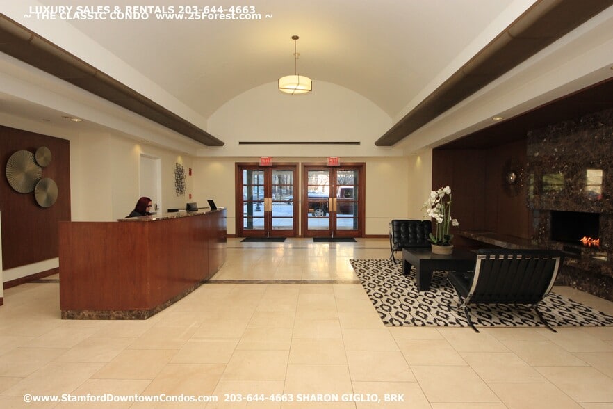 Concierge 24hours/7 Days a Week - 25 Forest St