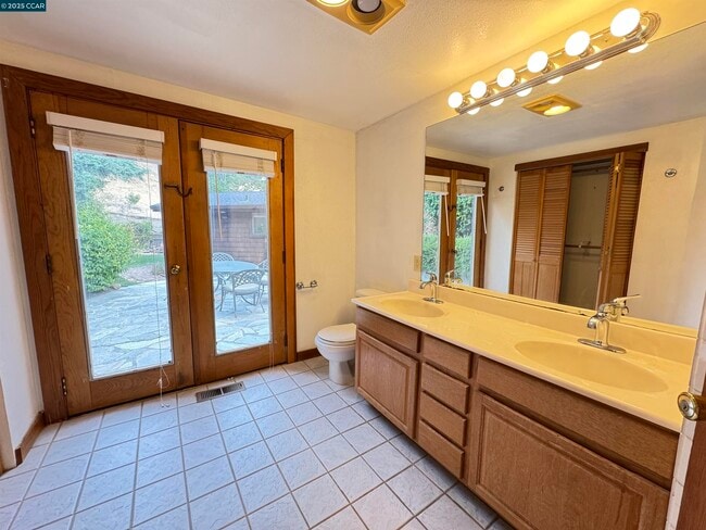 Building Photo - 1139 Sierra Vista Way