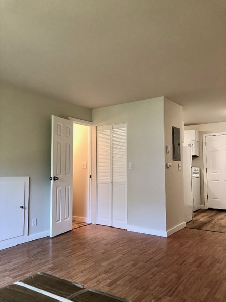 Building Photo - 3604 NE 73rd Pl