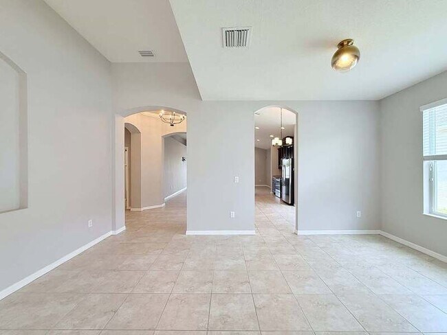 Building Photo - 8222 Willow Beach Dr