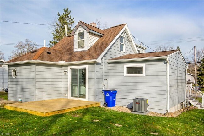 Building Photo - 1061 Orchard Ave