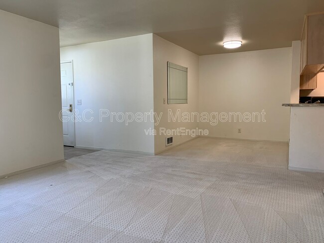 Building Photo - 622 Celebration Ct