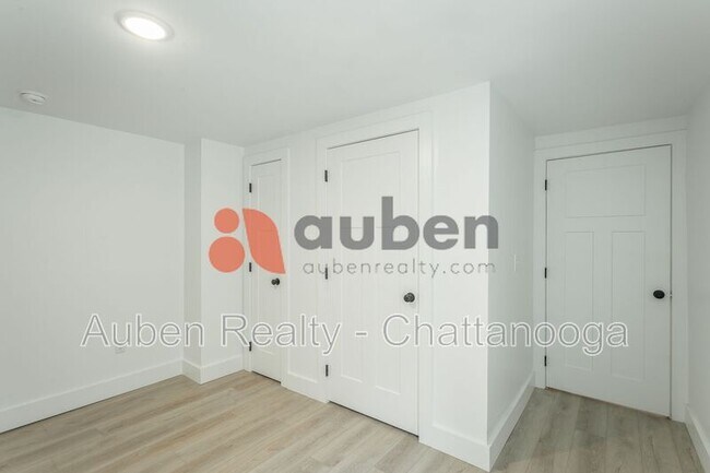 Building Photo - 1813 E 4th St