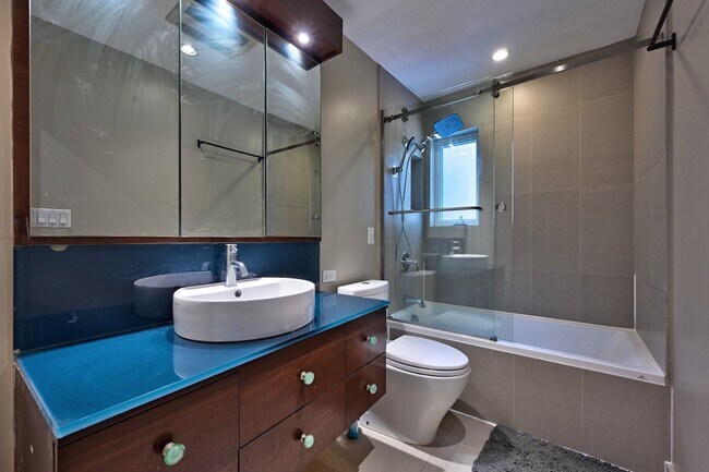 Building Photo - 419 W Briar Pl