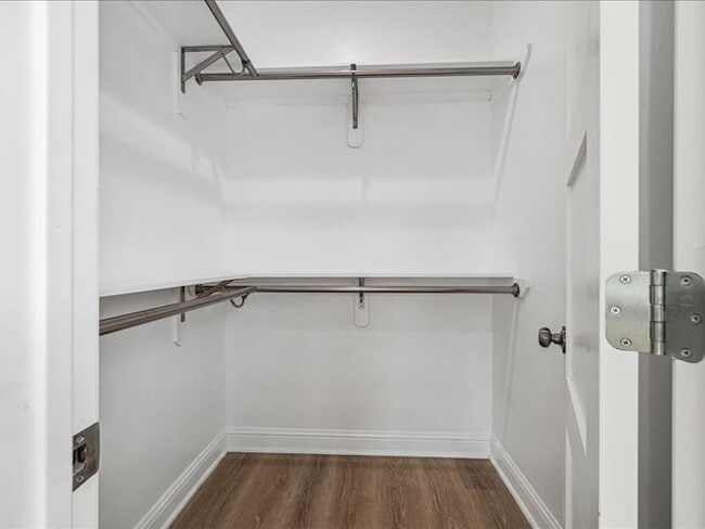 Building Photo - 915 E 37th St