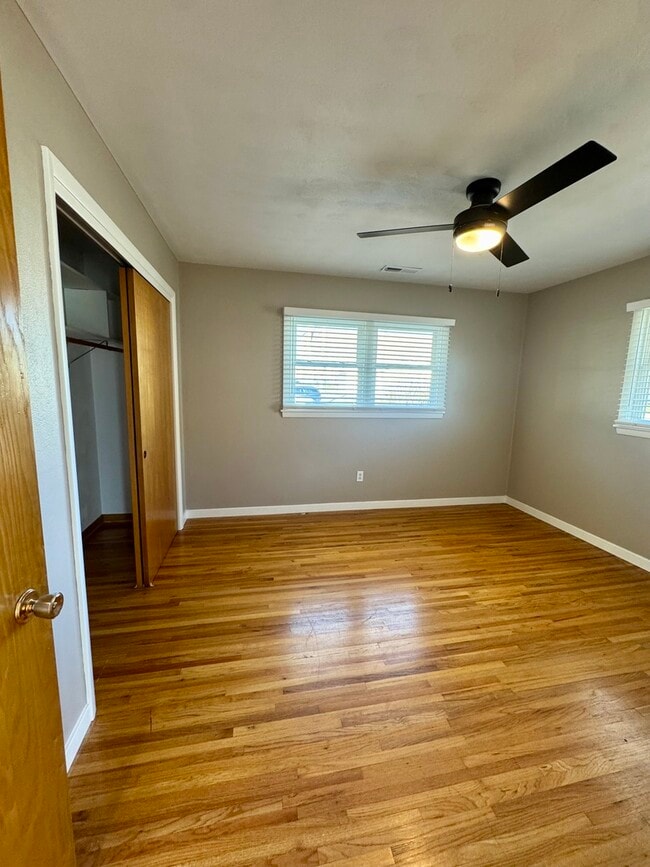 Building Photo - 910 4th Ave