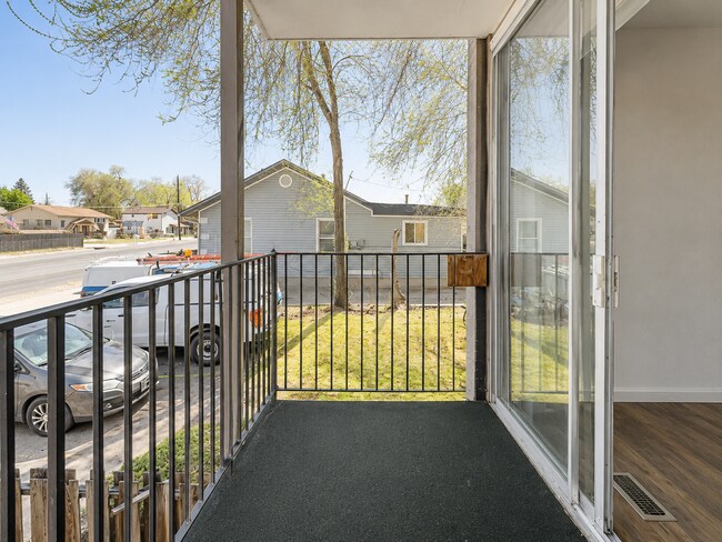 Building Photo - West Valley Condo with Prime Location in West Valley!
