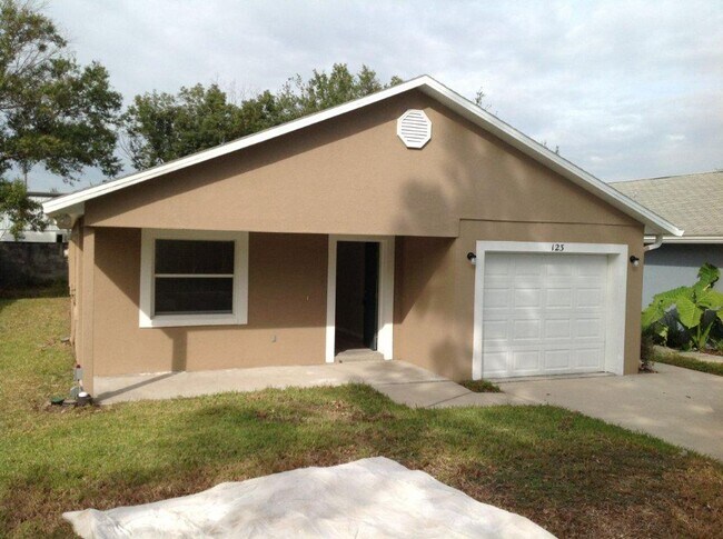 Primary Photo - Taft Area/S Orange Ave - Cute 3 bedroom 2 ...
