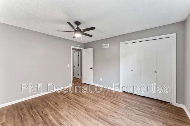 Building Photo - 1322 N Harvey Dr