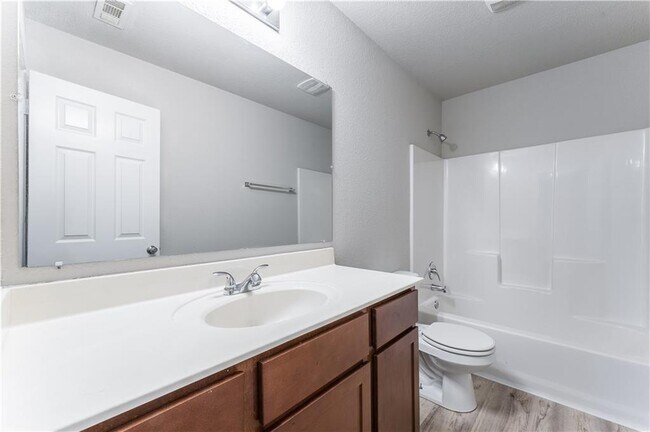 Building Photo - 1570 Scotland Dr