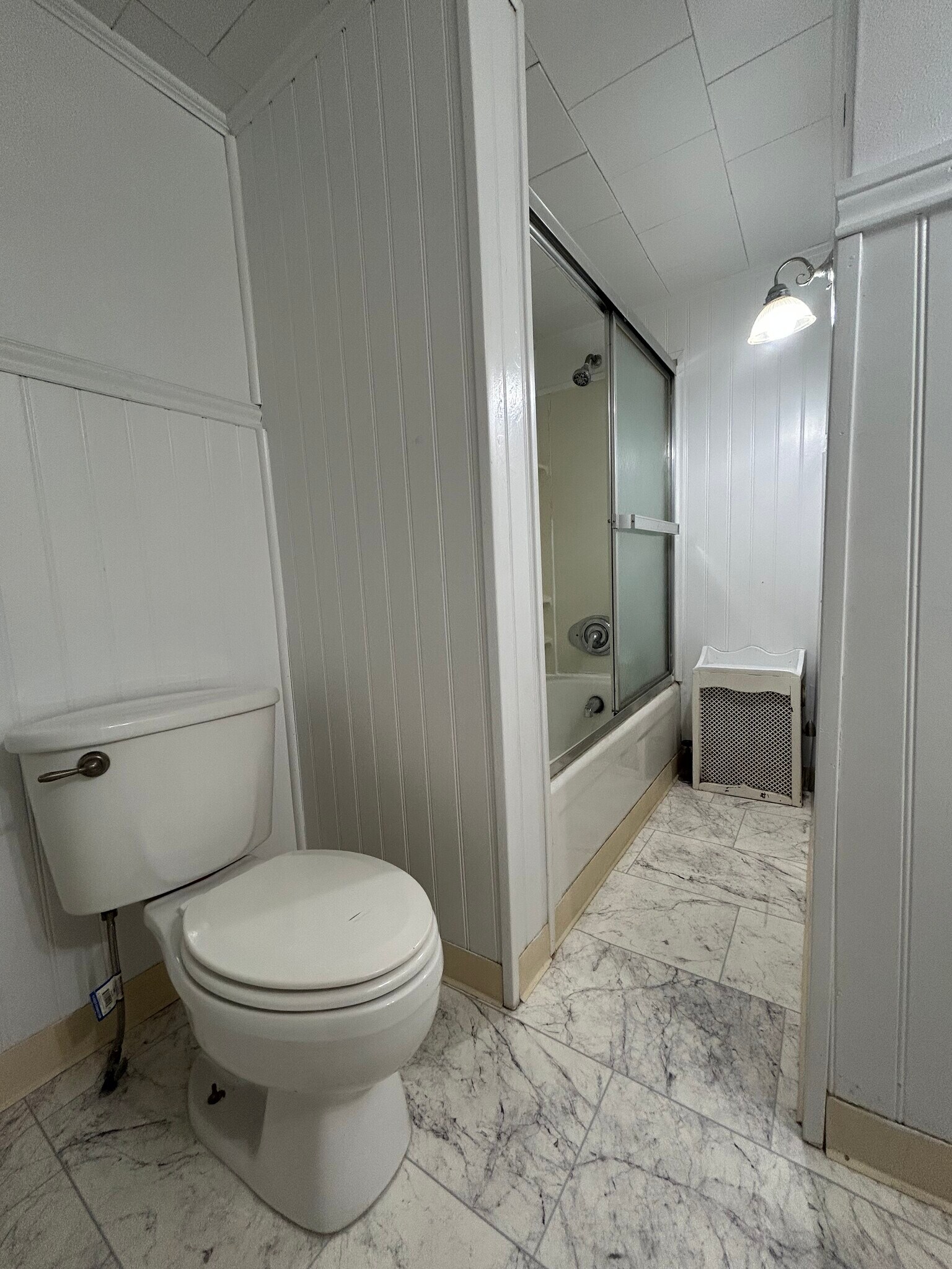 Bathroom p2 - 913 Price St