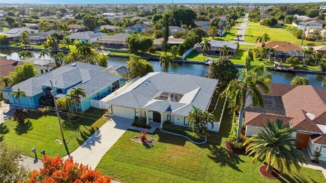 Building Photo - 1012 SE 5th Terrace