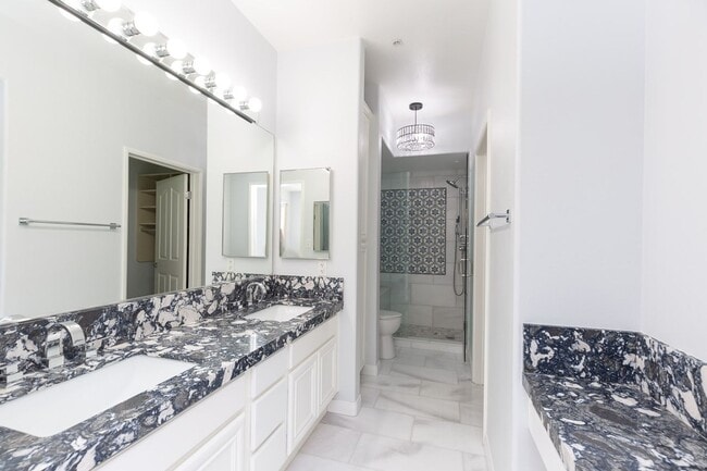 Building Photo - ***OPEN HOUSE  05/27/26 @ 2 PM*** MARINA DISTRICT HIDDEN GEM!!! STEPS FROM GASLAMP QUARTER, 2 /2,...