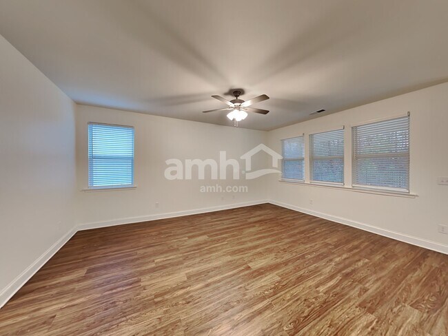 Building Photo - 513 Slew Dr