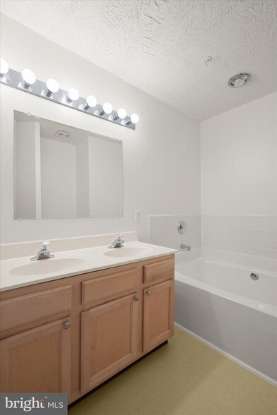 Building Photo - 8834 Goose Landing Cir