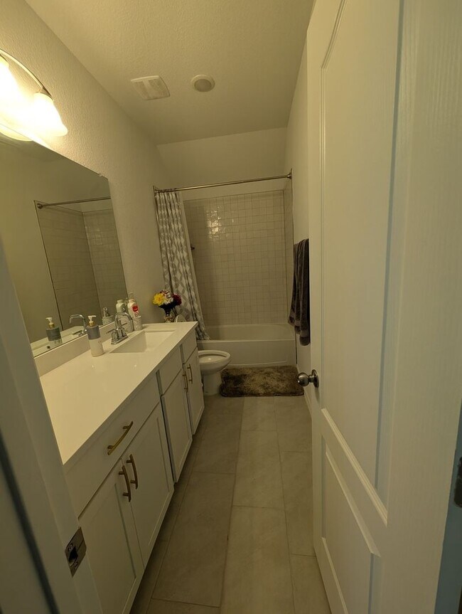 Building Photo - Spacious 4BR House in Hutto. Walkable dist...