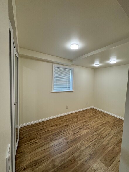 Building Photo - 328 N Allen St