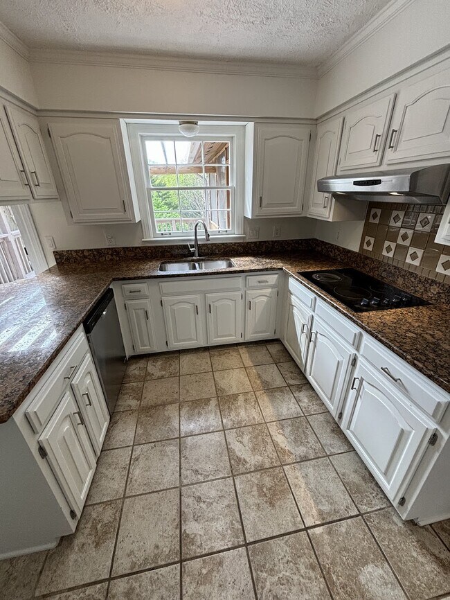 Building Photo - 4627 Mountain View Dr