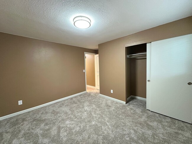 Building Photo - Remodeled 3 Bedroom SW Portland Home!