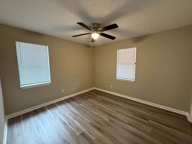 Building Photo - 115 Vintage Ct