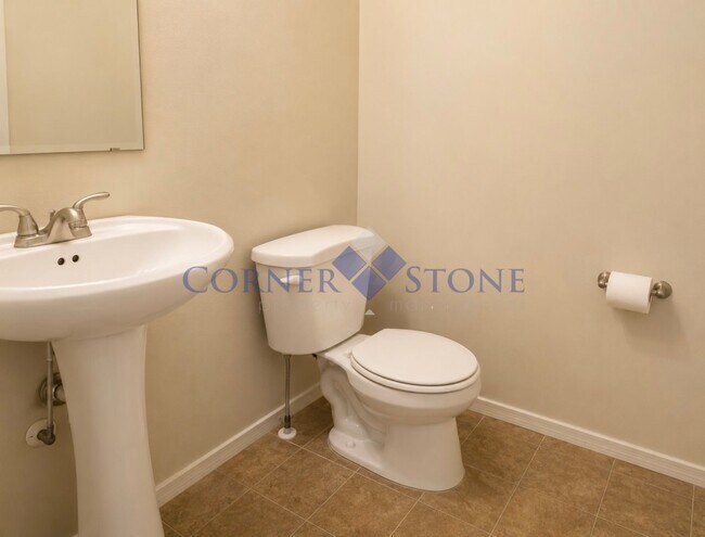 Building Photo - Large 4 Bedroom Home with Garden space, Basketball Court, Close to park!