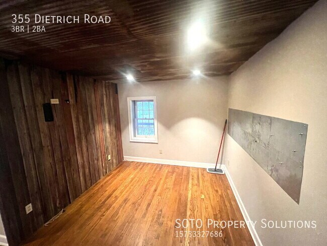 Building Photo - 355 Dietrich Rd