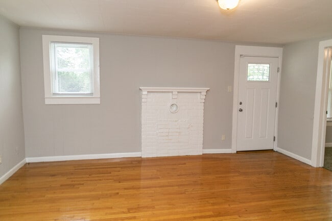 Building Photo - 508 Robbins Ave NW