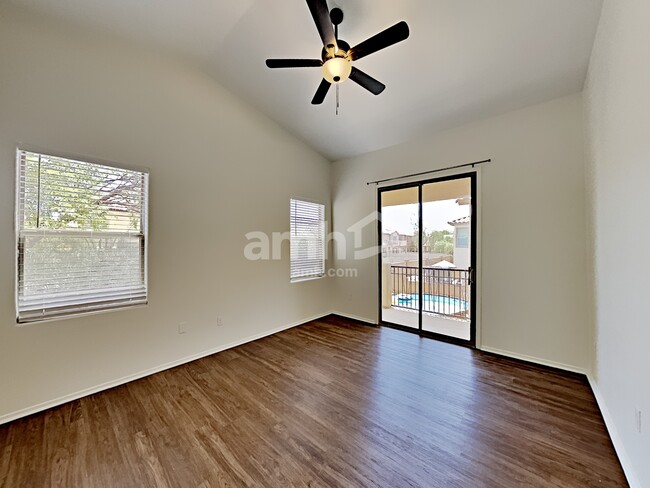 Building Photo - 576 E Calle De Ocaso