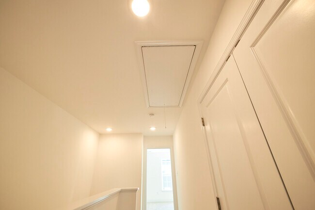 Building Photo - 13868 Randolph Pond Ln