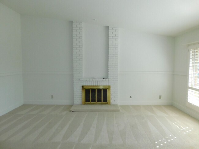 Building Photo - Charming 4 Bed, 2 Bath, Single-Story home in Fullerton.