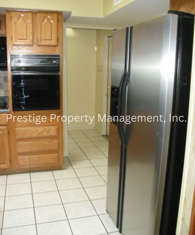 Building Photo - Beautifully and Spacious East Side Home!