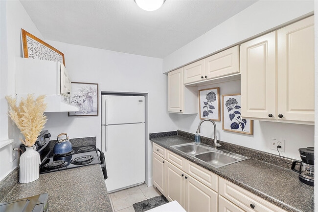 Building Photo - 3230 NE 13th St