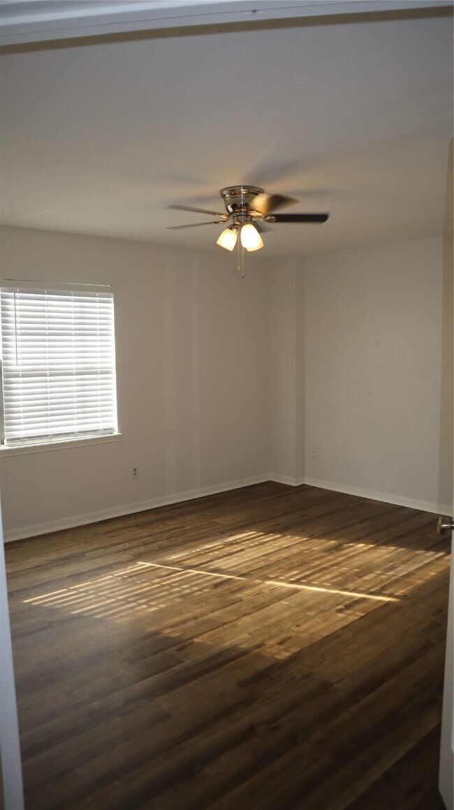 Building Photo - 6 Regency Ln