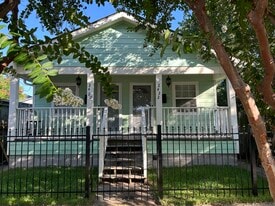 Building Photo - 2422 Dublin St