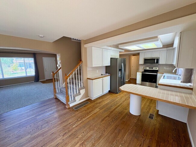 Building Photo - Highlands Ranch 3bed, 3.5 bath