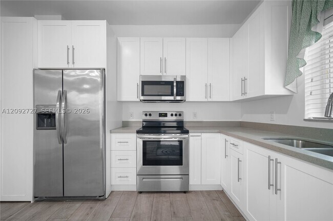 Building Photo - 836 NW 33rd Ave