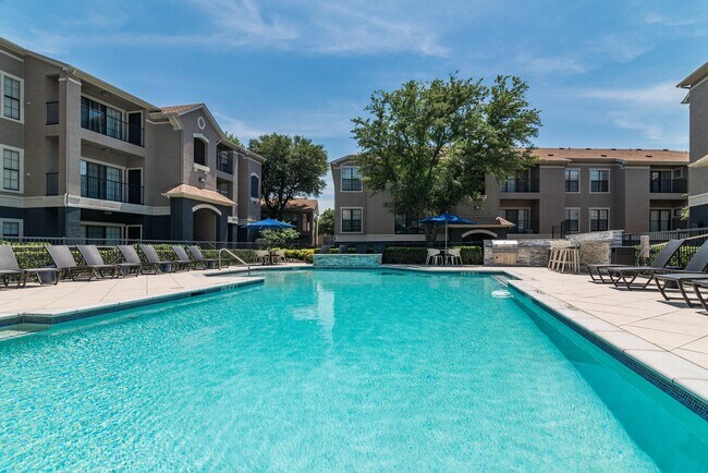 Building Photo - 17811 Vail St