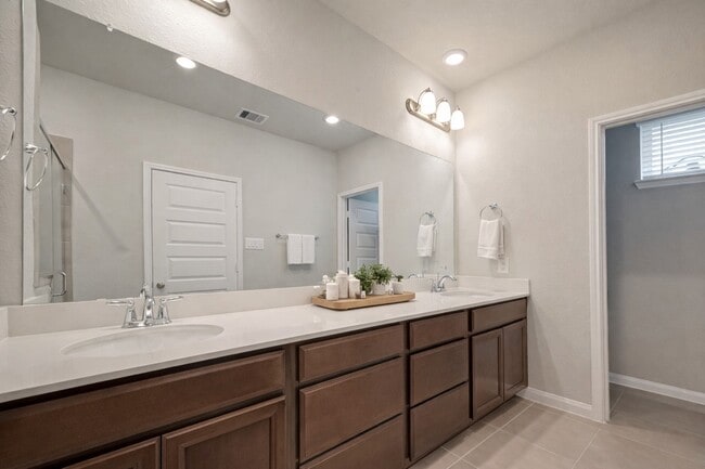 Building Photo - 1521 Beach Oak Dr