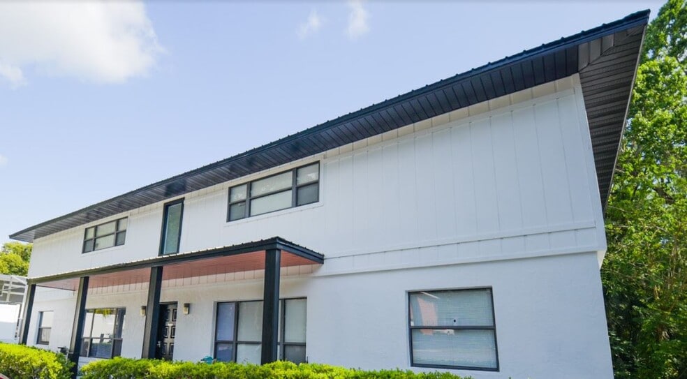 Building - 913 Sumter St