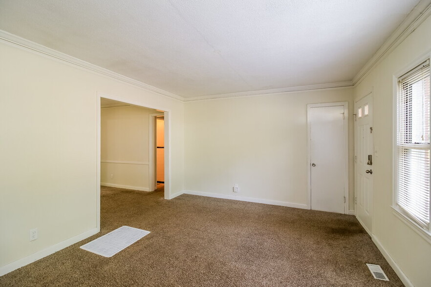 Building Photo - 839 Gresham Ave SE
