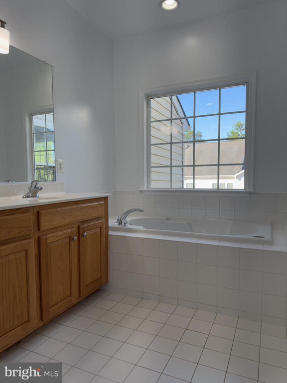 Building Photo - 12429 Gladys Retreat Cir