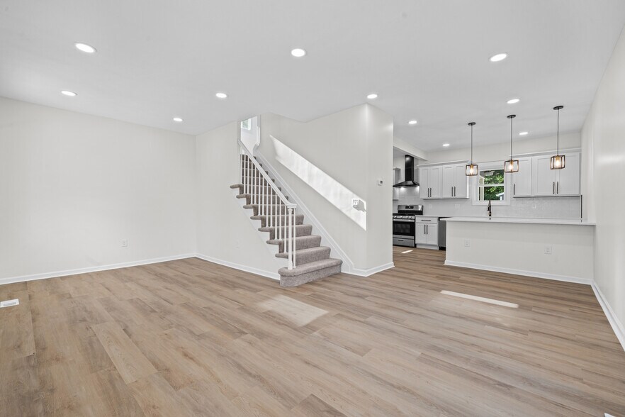 Building Photo - 12028 Wade Park Ave