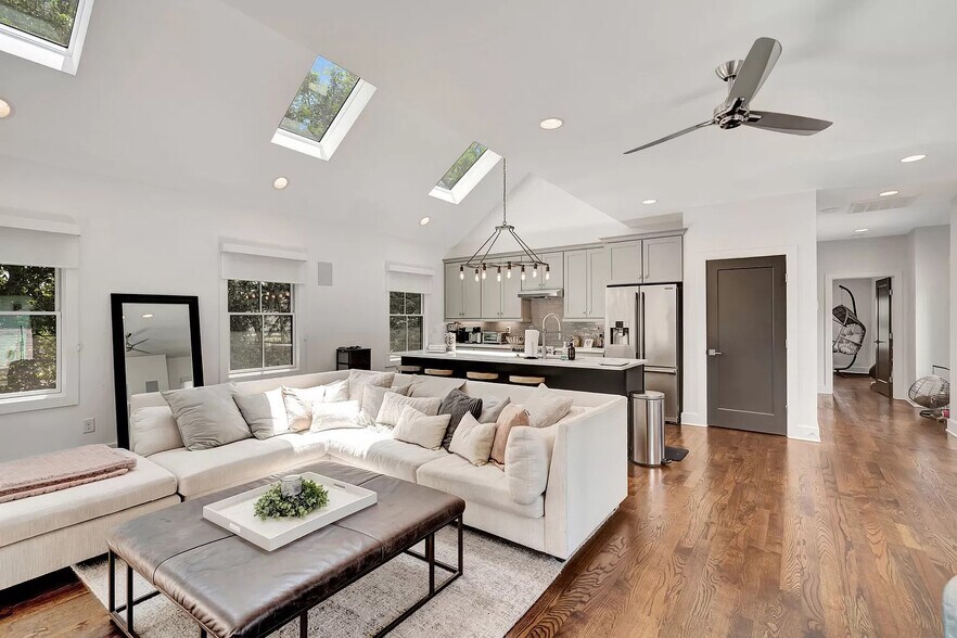 Living / Kitchen - 1825 Lombardy Ave