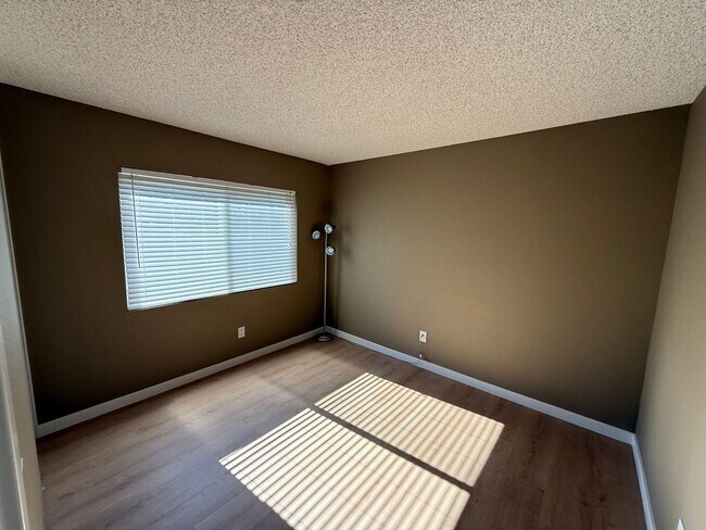 Building Photo - Newly Renovated Home on a Quiet Cul-de-Sac – Available Now