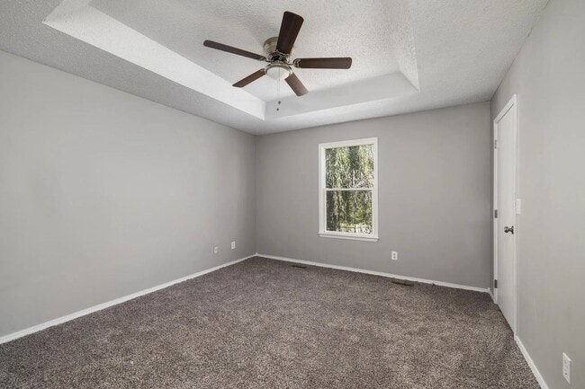 Building Photo - 4 Bed 3 Bath 2 Car Garage -In Ground Pool