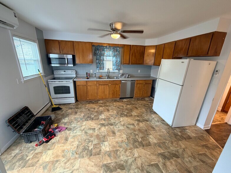 Building Photo - 528 King St