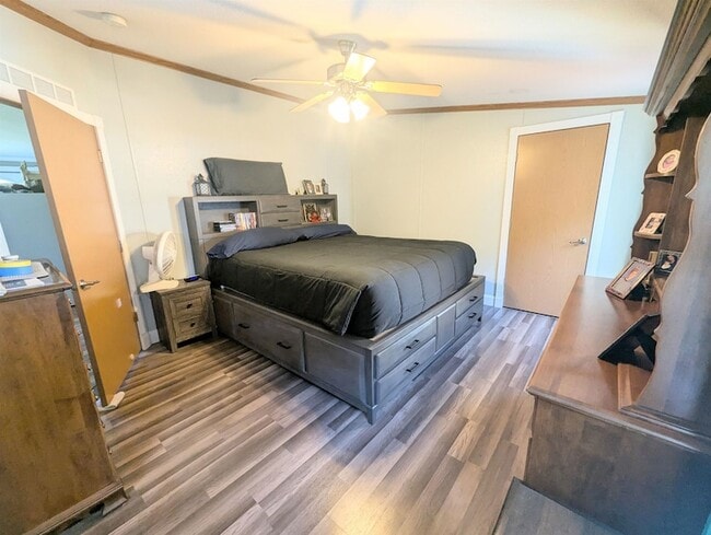 Building Photo - 43 Crestwood Dr