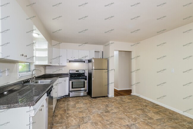 Building Photo - 6515 Heintz Rd