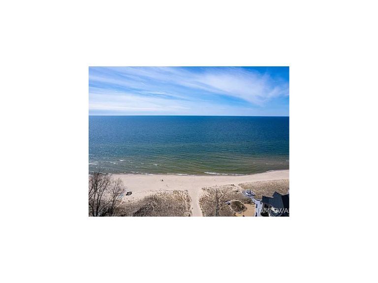 Beach at end of Street - 17756 Brucker St